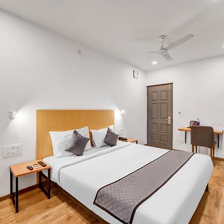 Upar Hotels Uthandi, Ecr Csennai Kültér fotó