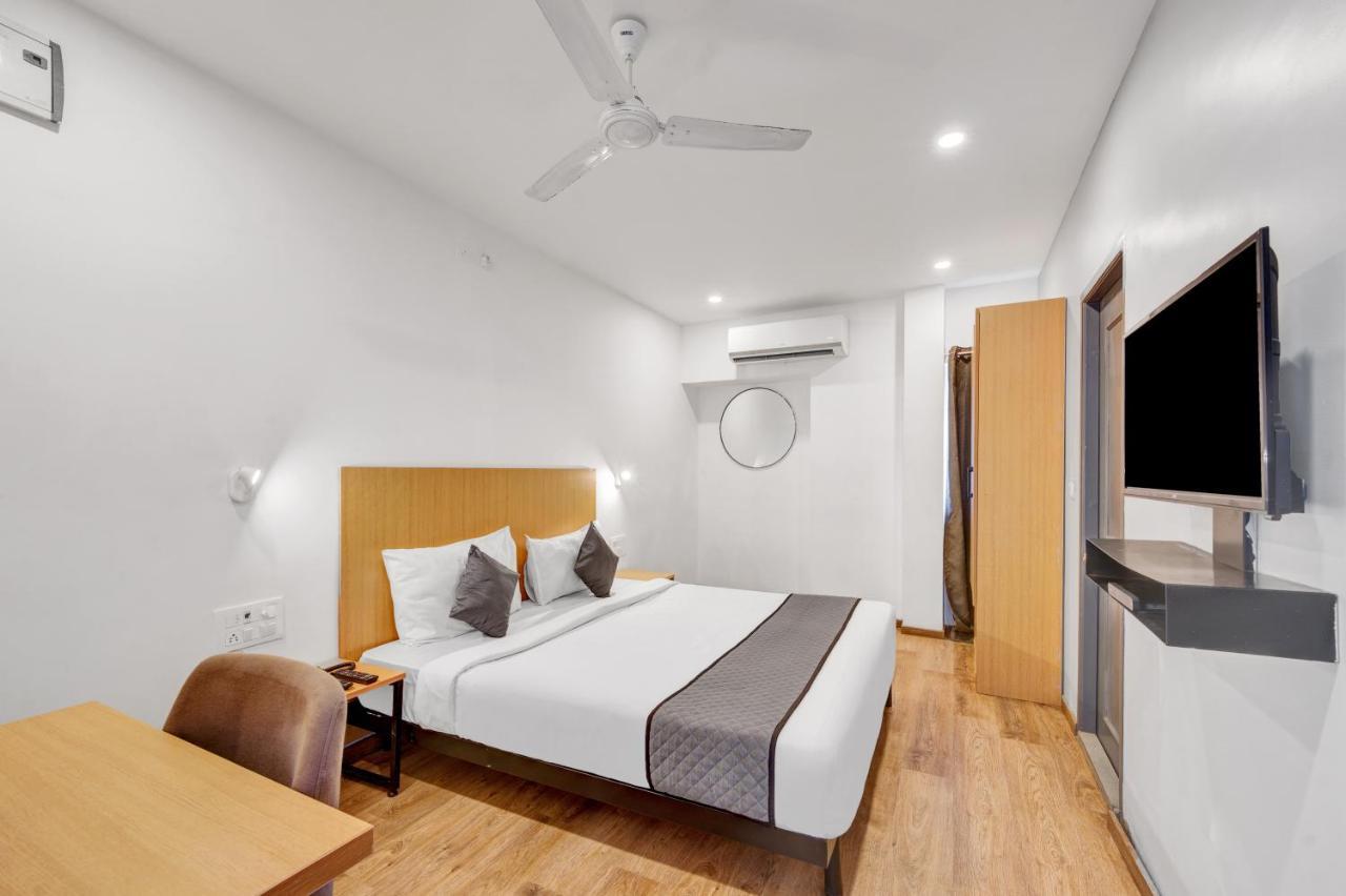 Upar Hotels Uthandi, Ecr Csennai Kültér fotó