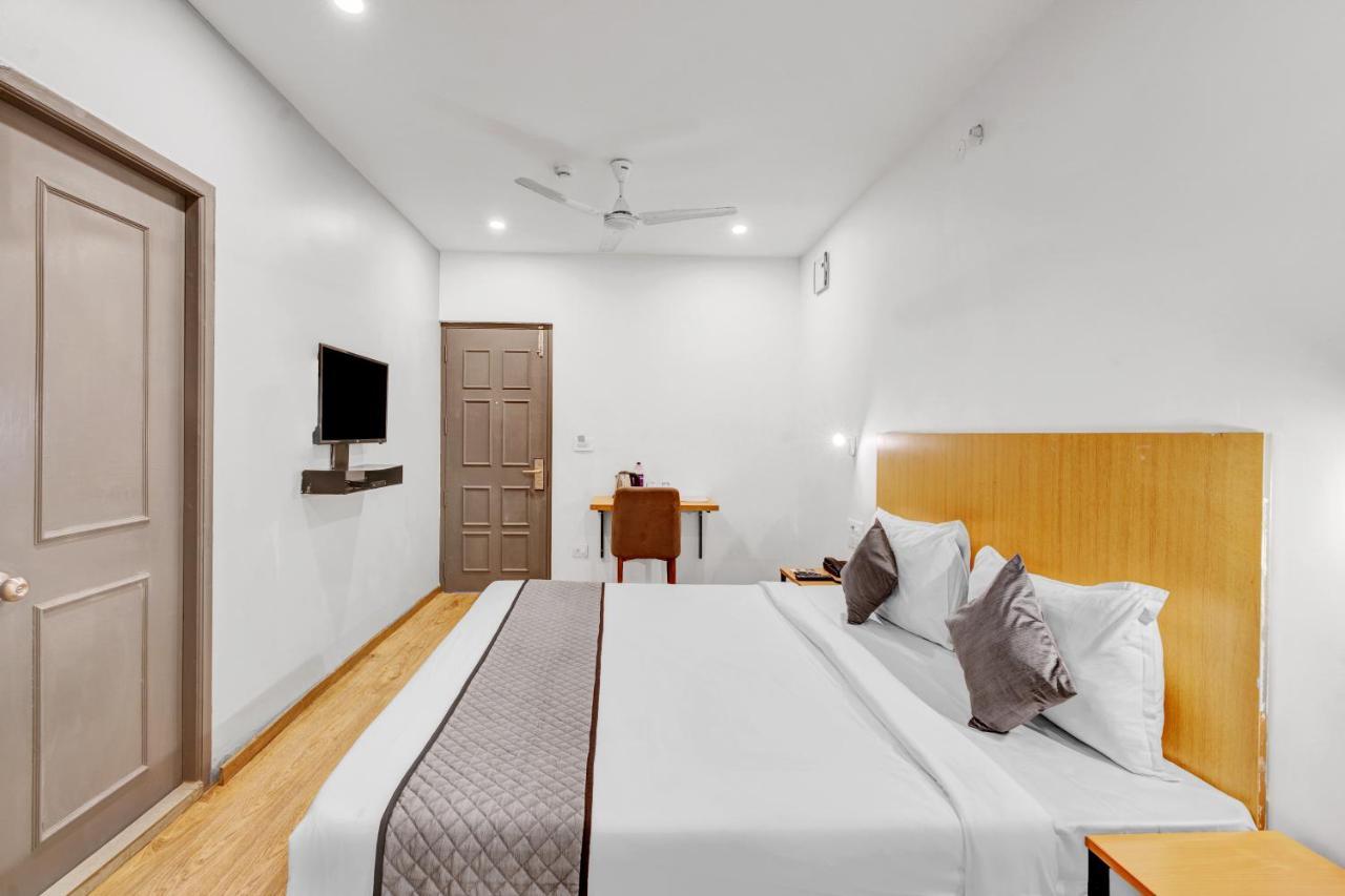 Upar Hotels Uthandi, Ecr Csennai Kültér fotó