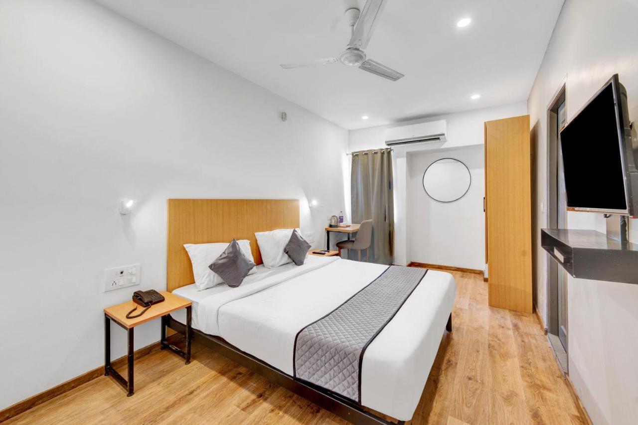 Upar Hotels Uthandi, Ecr Csennai Kültér fotó